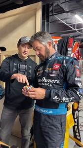 @offaxispaint teaches @martintruex_jr how to solve a Rubik’s cube | Joe Gibbs Racing