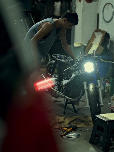 Cafe Racer Build: Mastering Grease and Patience