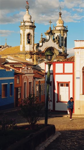 Matheus Freitas / Fotógrafo em Tiradentes on Instagram: "✨️O caminhar lento pelo centro histórico de São João... 📌São João del-Rei MG ----- ❗️VAI VISITAR TIRADENTES OU SAO JOAO DEL REI ?❗️ 📸Me chama no direct vamos combinar de fazer um ensaio fotográfico pela cidade ⬇️⬇️⬇️Meu perfil de ensaios ⬇️⬇️⬇️ *📷 @m.ffoto_grafia Acessórios @kfconcept Link na bio - Tripé- ba225 carbono Filtro magnetico nd1000 Filtro variavel nd2-nd32 Filtro black mist nd2-nd32 Filtro Square Filter Holder pro kit - _____