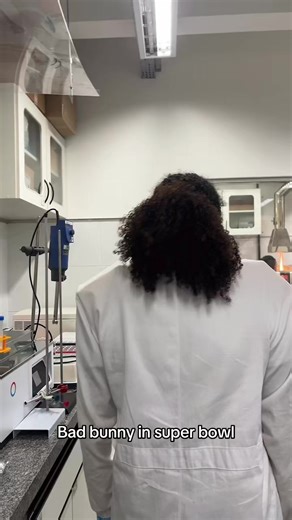 Lab Bunny in petroleum lab #badbunnyconcert #laboratorio #quimica @Barbozinhaa_