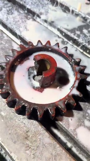 spur gear cutting On Vertical milling machine working #machine #gearshop #gearcutting