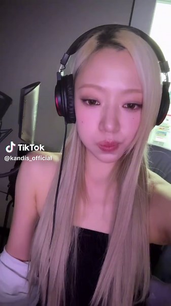 🤟 #HELLO #헬로 #Kandis #캔디스