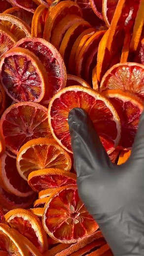 Cocktails that look as good as they taste ✨ Make your drinks Insta-worthy with our vibrant dehydrated fruits - from oranges to limes and pineapples, all naturally dried to perfection. Perfect for home mixologists, event hosts & cocktail lovers. | Drink Botanicals Ireland