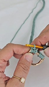 42K views · 372 reactions | Vuoi fare questa Tracolla uncinetto gratuitamente? Scrivi "Tracolla nei commenti " per avere il link del video tutorial #tracolla #borsetteuncinetto #borsahandmade #crochetstitch #crochettutorial | Il Busino di Anna | Facebook