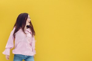 Powerfrau: Sigrid in ihrem neuen Video zu “Don’t Kill My Vibe”