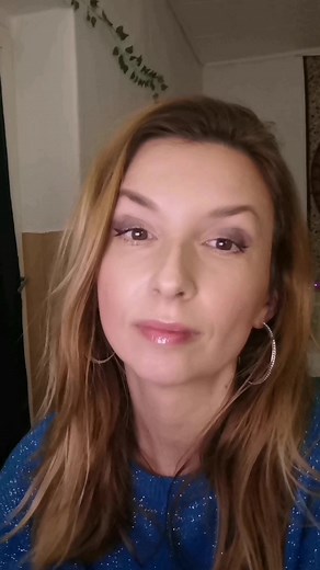 1.2K views · 38 reactions | Reading from my book BEAUTIFUL ALIEN 朗 'Summer Rain' is a sensual poem from the last chapter ✨ You can grab a copy via the link in my profile Olivia Bella Poetry | Olivia Bella Poetry | Facebook