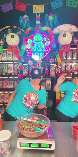 We had such a fun time on our live last night kicking off Fiesta for The Candy Crypt! 🎉🍬 #Fiesta #FiestaSanAntonio #VivaFiesta #SATX #candy