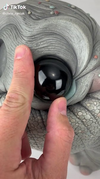 My big critter got it’s eyes today! ⚫️⚫️ #sculpture #art #characterdesign