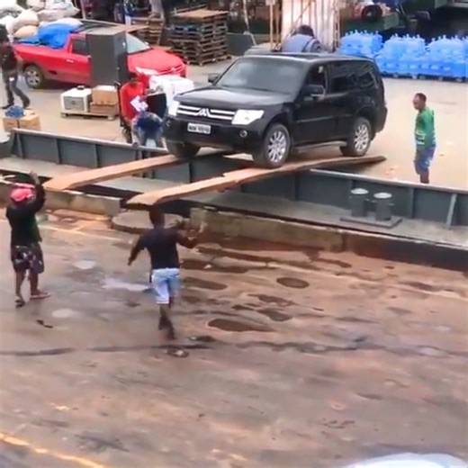 High-Speed Heroes - Unbelievable Car Maneuvers in Life-or-Death Moments | Machinery Fastest