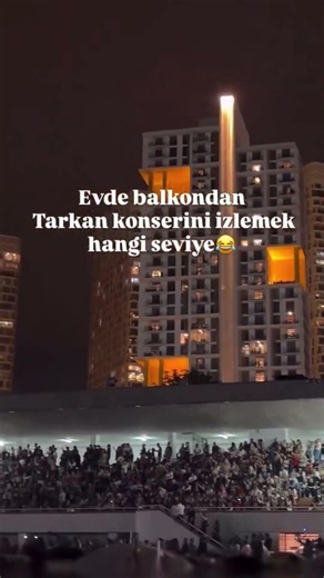 Citizens watching Tarkan's concert from their balconies were filmed. #tarkan #viral #yt #megastar