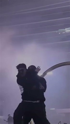 Fans Jumping on Rappers Stage Live 😳😂