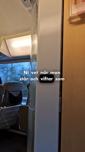 Sluta vifta framför glasdörrarna – vifta istället högre upp där sensorn sitter 🚂😃 #tåg #tågresa #tågluffa #tågresor #påtåget | Tips och Trix
