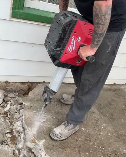 Best Demolition Hammer for concrete breaking