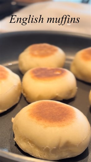 Platter by Veronica | 🤤 Easy and Fluffy English Muffins. Save for later! Amazing for breakfasts or kids lunches (add an egg and a slice of cheese)🤤 Makes:... | Instagram
