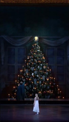 The Nutcracker – The growing Christmas tree #TheNutcracker #TheRoyalBallet #Ballet #Tchaikovsky
