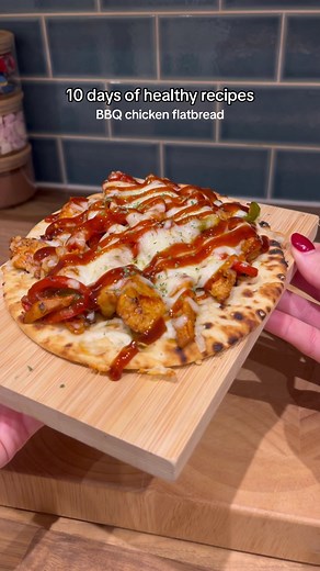 Delicious BBQ Chicken Flatbread Recipe for Lunch or Dinner