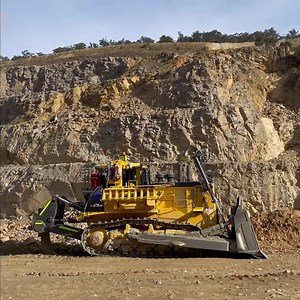 🔥That sweet pre-lube sound🔥 The pre-lube (pre-lubrication 👍) cycle is a super important process to starting a large engine and one that we shouldn’t over ride🤔 Why’s that you ask? Here’s a brief description of how a pre-lube cycle works and how it extends an engines life 💥 “Engine Pre Lubrication systems reduce engine wear by automatically building engine oil pressure before engine startup.” “Prelube pumps move oil from the oil sump to the moving parts of an engine before engine start-up” “