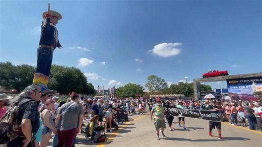 2.4K views · 86 reactions | 朗 Waited eagerly for the State Fair of Texas Parade video featuring KNON's participation?️ Watch it now and give a shoutout to our amazing volunteers! Don't miss out!  #StateFairParade #KNONVolunteers | KNON 89.3 FM Station Produced Page | Facebook
