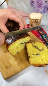 Cozonac pufos babka cu nutella. Reteta 🍃4 galbenusuri 🍃1 ou intreg 🍃putin turmeric 🍃80 ml lapte 🍃coaja de portocala de lamaie 🍃120 gr unt 🍃250 ml lapte 🍃500 gr faina 🍃80 gr stafide 🍃7 gr drojdie uscata 🍃esenta de vanilie 🍃220 gr zahar 🍃nutela pentru umplutura | Ella Cooking