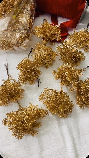 Christmas special Gold fillers for flower bunches / Christmas theme decorations / hair bows / baby headbands Rs 75/- 1bunch Whatsapp to book -9544546468 Check our catalogue for all product photos and rates (link in bio) . . . . . . #bowmaker #babyheadband #bowsupplies #bowmaterial #bowmaterialsindia #smallbusiness #hairaccessories #craft #artandcraftsupplies #craftsupplies #craftsuppliesindia #onlineshopping #christmasarrivals #flowers #artificialflower #fillers | Barakah sewing and craft access