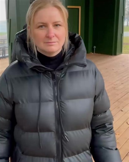 Glöm inte! Den 27 januari uppmärksammar Motala kommun Förintelsens minnesdag ❤️. Vi inleder med att klockan 12.00 i Motalas stadspark tända en symbolisk eld och från stadsparkens scen visa ett bildspel. Klockan 17.00 serverar scouterna korv och varm dryck och kort därefter blir det tal av kommunfullmäktiges ordförande Fredrik Topplund samt musik av Kulturskolan. Ett fackeltåg tar vid fram till Motala kyrka där en minnesstund genomförs från kl. 18.30. Samma dag hålls en konstutställning på Duberg