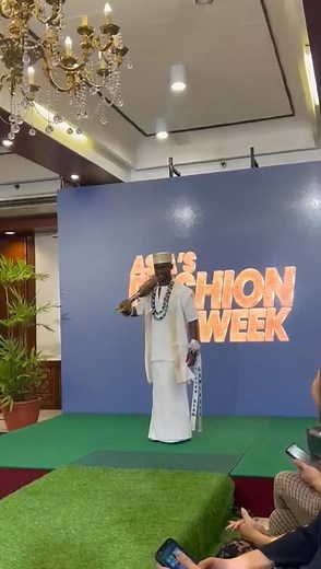 Passage de Minyem gwet sur la scène de Mister Glam international en tenue traditionnelle 🇨🇲 | Cercles des STARS du 237