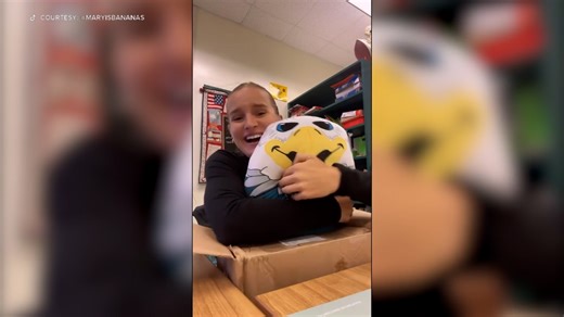 Elementary school teacher uses NFL in curriculum; Eagles show support