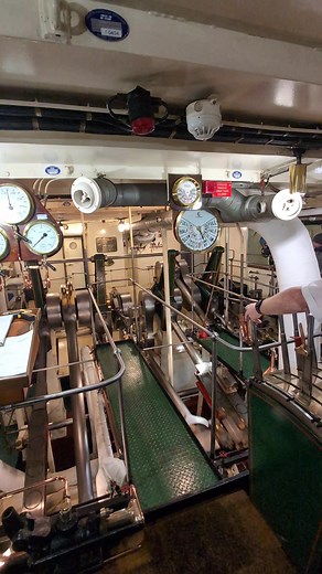 Waverley Paddle Steamer Engine Manoeuvre Techniques