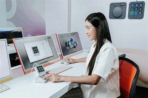 羅技推出 MX Creative Console 創作者主控台，創作工具操作更順手 - 硬是要學