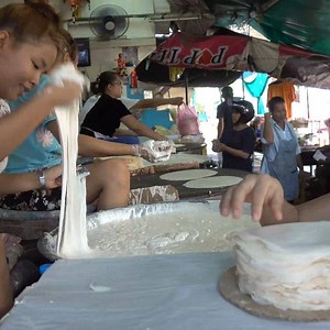 This is how they make handmade spring roll skin in Thailand!! 😮 #bangkok . . . . #springroll #thaifood #thailand #homecooked #homemade #handmade #beautiful #foodie #instafood #howitsmade #eggroll #yummy | Strictly Dumpling
