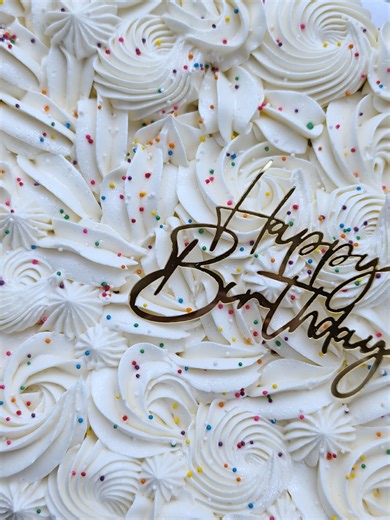 Sometimes the cookies are just a vessel for the buttercream 😌 You deserve an extra special treat. Get the cookie cake. #cookiecake #buttercream #caketok #cookiedecorating