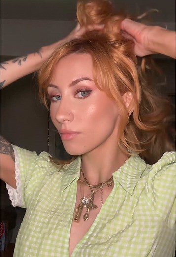 Effortless 80s-Inspired Updo with Two Hair Grips