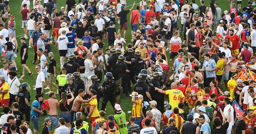 Grenoble-Perpignan : joueurs de l’USAP agressés, chemise tachée de sang..., comment l’après-match a dégénéré