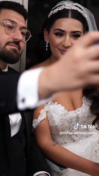 #london#londontube🚇 #love #bride #photoshoot #inspiration #marriedcouple #brideandgroom