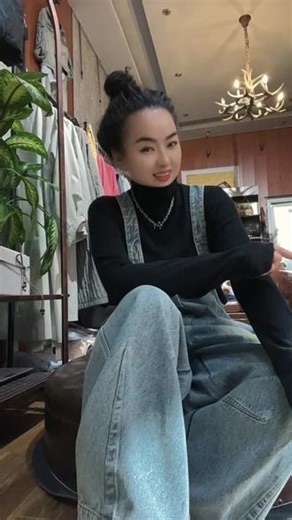 不随大流，只做自己。👑这是我热爱的事业，也是我独立的底气。愿【1982】的每一件衣服，都能穿出你的风骨与优雅。谋生很辛苦，但热爱能抵挡住大部分艰辛。步履不停，光芒不减，继续为美丽开路哦💪