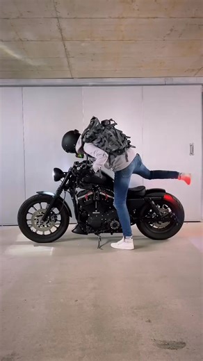 #harleydavidson #883 #custombike #sportster #883iron #custom #sportster883 @black.custom.rider | BobberCycle