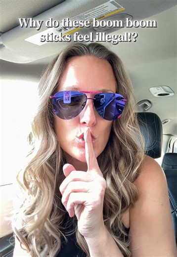 A menthol nasal stick blended with essential oils that instantly clears your sinuses and wakes your brain up… yeah, I’m gatekeeping this a little 👀 These BoomBoom nasal sticks are my go-to when I feel stuffy, foggy, or just need a quick reset. One inhale and it’s like my nose and my brain both said “thank you.” The menthol essential oil blend hits immediately — no mess, no meds, no waiting. I keep one in my car, one in my bag, and honestly? I use it like I’m doing something I’m not supposed to 