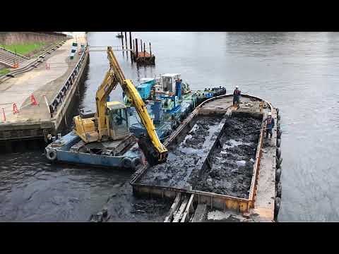 隅田川の浚渫工事