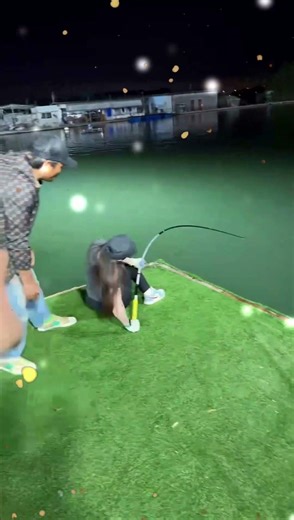 Weird fish spit out water 웃긴낚시 爆笑釣り