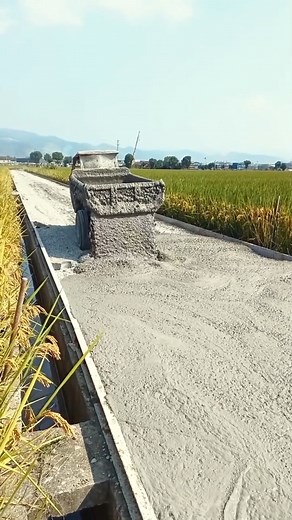 Concrete pavement pouring process, Efficient #craftsman #shorts | DIY - Restoration Garage