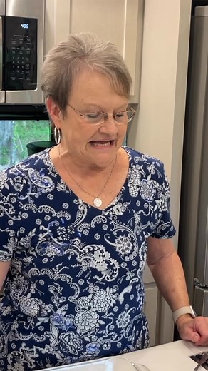 CHICKEN CASSEROLE #mamasuessouthernkitchen #mamasue #southernkitchen #southerncooking #chickencasserole #ritzcrackersofficial #cookingtiktok