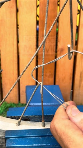 The effective repair method bike mechanics useFast, simple#SmallTownBuild #BikeHack #EffectiveRepair