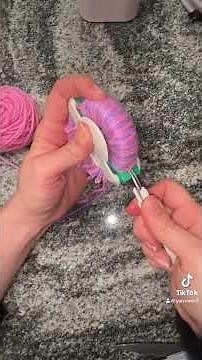 How to make a Pom Pom using Pom Pom maker - 2 colors.