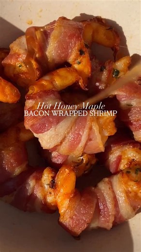 @shewillevolve Hot Honey Maple Bacon Wrapped Shrimp🥓 The ultimate easy appetizer — juicy shrimp wrapped in crispy maple bacon, air-fried to perfection, and drizzled with hot honey. Sweet, smoky, and spicy all in one bite! Perfect for game day, parties or snack! Ingredients: •12–15 jumbo raw shrimp, peeled and deveined •2 tbsp minced garlic •1 tsp dried parsley •1 tsp old bay seasoning •1 tsp paprika •5–6 slices maple bacon, cut into thin strips •1 tsp hot honey, for drizzling •spicy mayo, for d