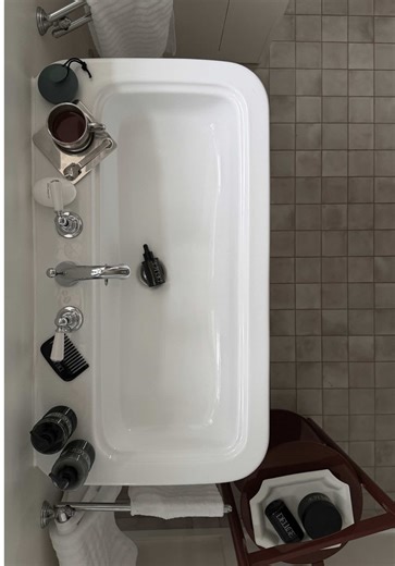 Morning routine, the Deluge way. 🫧 Slow mornings, self-care, and products that actually do something. @iamroselinde starts her day with Beauty Boost to glow from within, Shampoo & Conditioner to reset, and Silky Nourishing Lotion to seal it all in. No rush. Just consistency. Available on delugeofficial.com