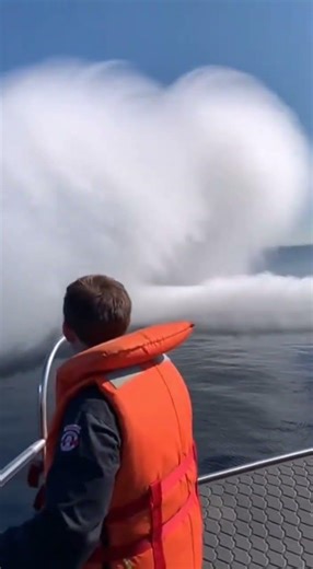 When an F-18 Goes Supersonic Just Above Water — Unbelievable Shockwave #military