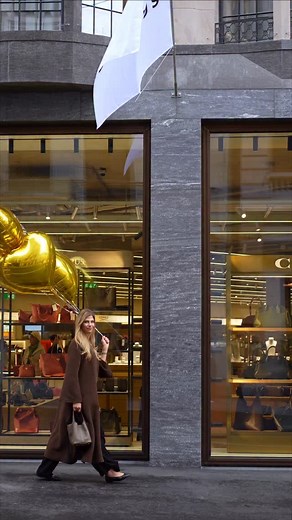 Globus Basel has finally reopened after three years! The new Globus Delicatessa is a whole experience: gourmet counters, premium produce, fine wines and all the little luxuries that make grocery shopping feel like self-care. A highlight is definitely @baeckereikult (you guys know it’s my sweet spot): so every loaf, croissant and cinnamon roll at Delicatessa comes straight from one of Basel’s best bakeries. And when you’re done shopping, head up to the new @draft.thecoffee on the 4th floor for a 