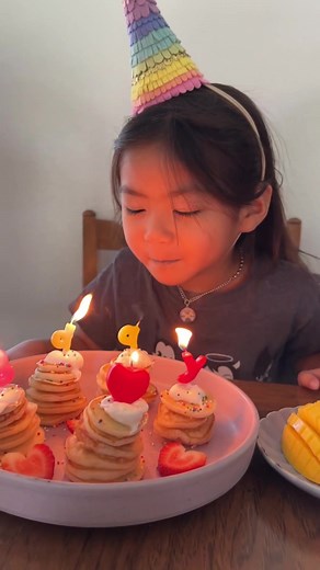 Birthday breakfast 🥞 #minipancake #pancake #pancakestack #birthdaygirl @Olive