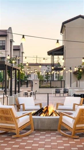 At Springline, the amenity spaces are designed as a sequence of retreats. The Mews offers a warm, open-air gathering place anchored by a sculptural firepit, where conversation unfolds easily and evenings linger longer. Nearby, the pool and spa create a sense of calm escape, framed by clean lines and a relaxed, resort-like atmosphere that invites unhurried afternoons. Inside, the Library provides a quieter counterpoint — a serene, light-filled space for reading, reflection, or focused work. Momen