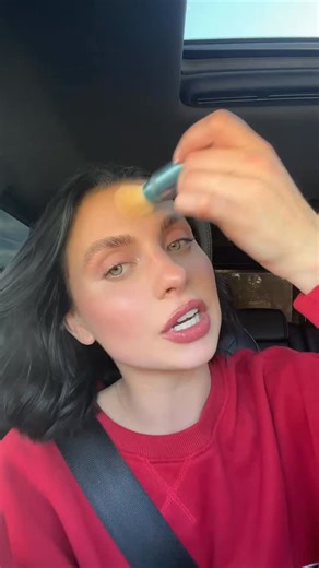 Sylvia Van Hoeven | Beauty & Fashion | Easiest way to re apply sunscreen on top of makeup!!! What the spf powder?? Comment “LINK” & a dm with the link to shop will be sent to... | Instagram